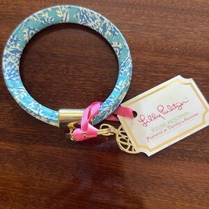 Lilly Pulitzer Round Key Chain; Aqua la Vista?